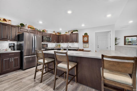 Tiny photo for 1913 N SANDAL WOOD Drive, Yorktown, IN 47396 (MLS # 202641932)