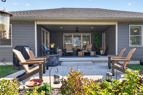 Tiny photo for 1913 N SANDAL WOOD Drive, Yorktown, IN 47396 (MLS # 202641932)