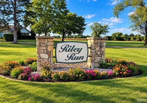Tiny photo for 1913 N SANDAL WOOD Drive, Yorktown, IN 47396 (MLS # 202641932)
