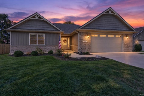 Tiny photo for 1913 N SANDAL WOOD Drive, Yorktown, IN 47396 (MLS # 202641932)