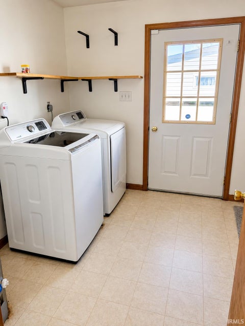 Tiny photo for 1313 S Delphos Street, Kokomo, IN 46902 (MLS # 202643572)