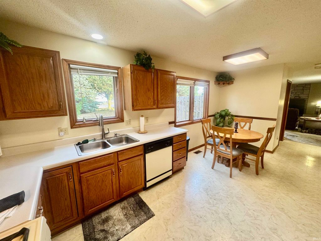 Photo of 1231 Lost Lock Way, New Haven, IN 46774 (MLS # 202543266)