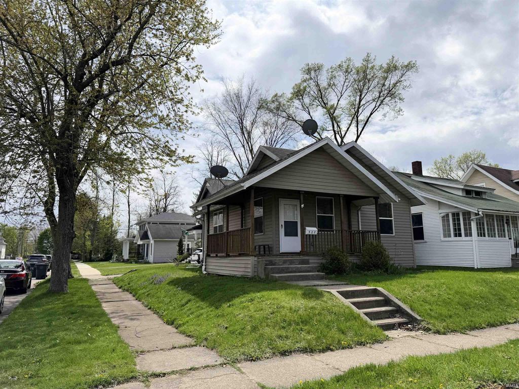 Photo of 522 Howard Street, South Bend, IN 46617 (MLS # 202613896)