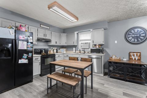Tiny photo for 475 E College Street, Russiaville, IN 46979 (MLS # 202621901)