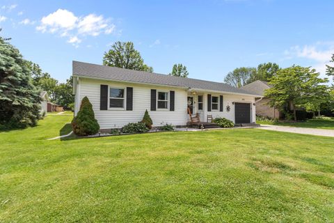 Tiny photo for 475 E College Street, Russiaville, IN 46979 (MLS # 202621901)