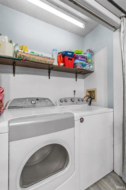 Tiny photo for 475 E College Street, Russiaville, IN 46979 (MLS # 202621901)
