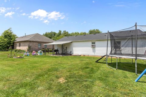 Tiny photo for 475 E College Street, Russiaville, IN 46979 (MLS # 202621901)