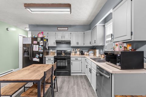 Tiny photo for 475 E College Street, Russiaville, IN 46979 (MLS # 202621901)
