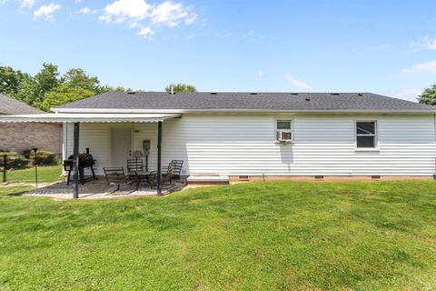Tiny photo for 475 E College Street, Russiaville, IN 46979 (MLS # 202621901)