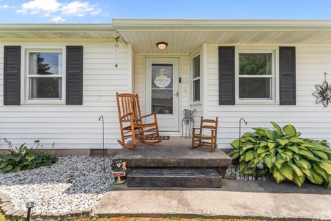 Tiny photo for 475 E College Street, Russiaville, IN 46979 (MLS # 202621901)