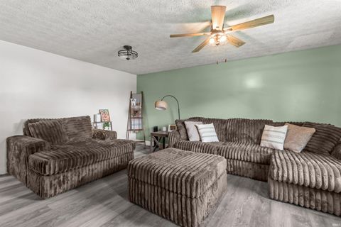 Tiny photo for 475 E College Street, Russiaville, IN 46979 (MLS # 202621901)