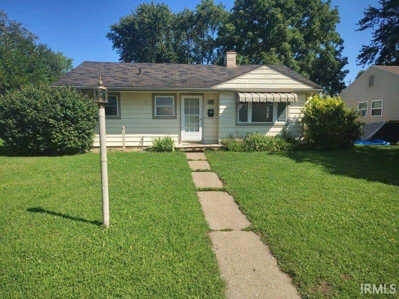 Photo of 132 Floyd Street, Elkhart, IN 46514 (MLS # 202633798)