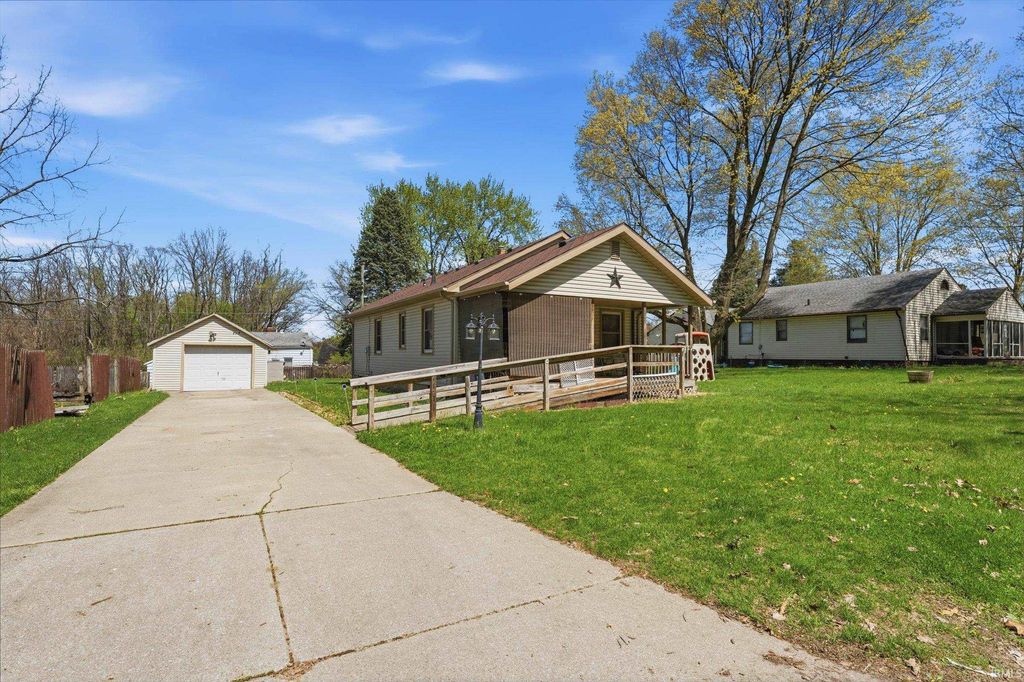 Photo of 2215 Hillside Avenue, South Bend, IN 46613 (MLS # 202614352)