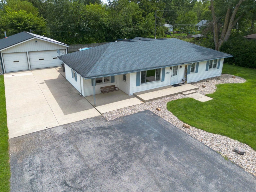 Photo of 4911 Fernwood Avenue, Fort Wayne, IN 46809 (MLS # 202635736)