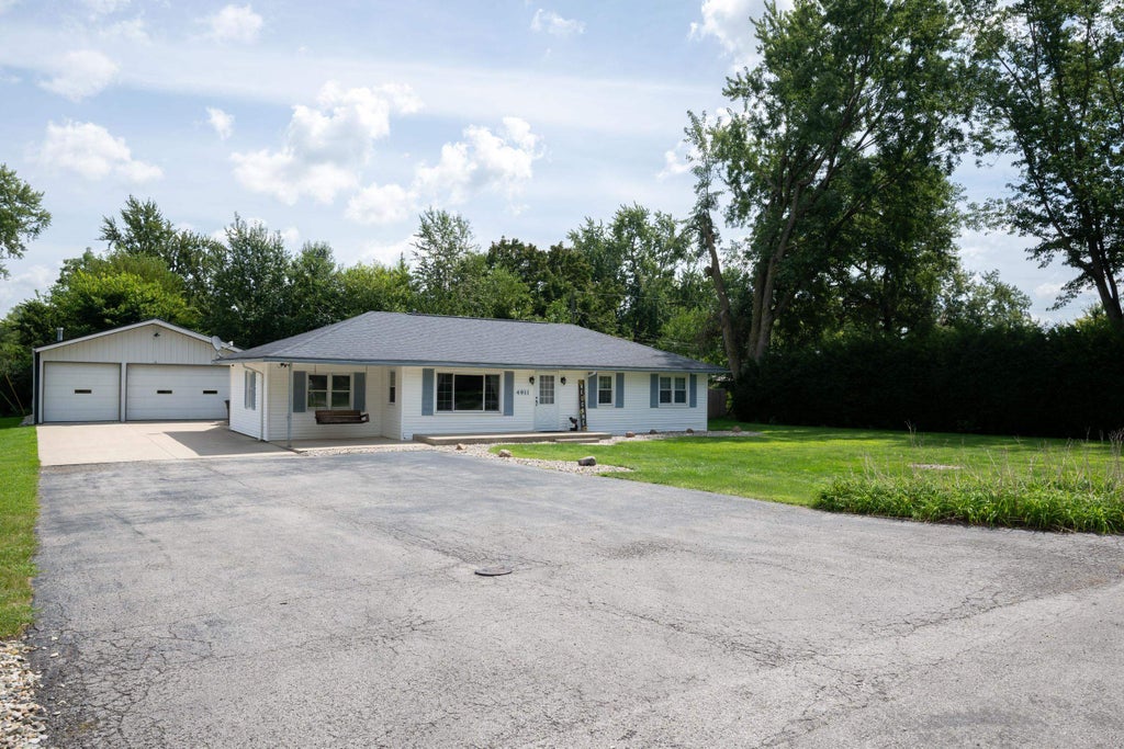 Photo of 4911 Fernwood Avenue, Fort Wayne, IN 46809 (MLS # 202635736)