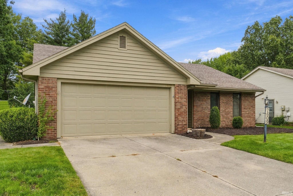 Photo of 7609 Preakness Cove, Fort Wayne, IN 46815 (MLS # 202639851)