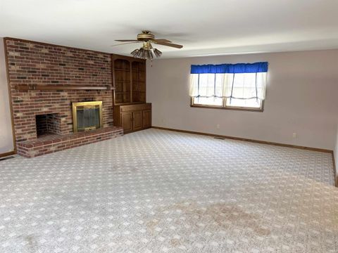 Tiny photo for 1417 W Market Street, Crawfordsville, IN 47933 (MLS # 202545491)