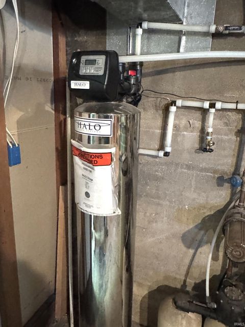 Tiny photo for 1417 W Market Street, Crawfordsville, IN 47933 (MLS # 202545491)