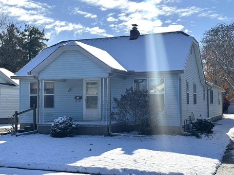 Tiny photo for 1417 W Market Street, Crawfordsville, IN 47933 (MLS # 202545491)