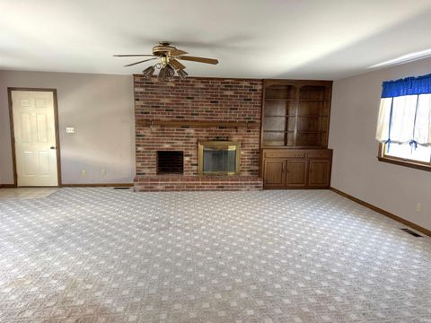 Tiny photo for 1417 W Market Street, Crawfordsville, IN 47933 (MLS # 202545491)