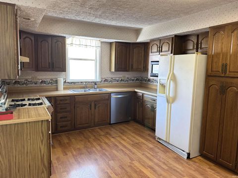 Tiny photo for 1417 W Market Street, Crawfordsville, IN 47933 (MLS # 202545491)