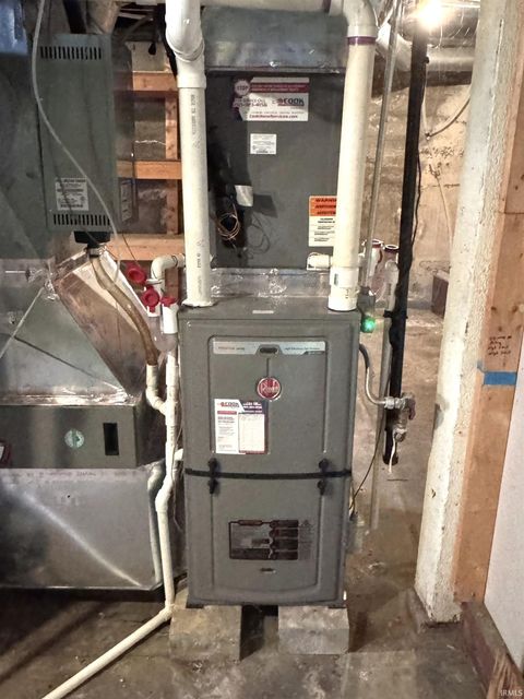 Tiny photo for 1417 W Market Street, Crawfordsville, IN 47933 (MLS # 202545491)