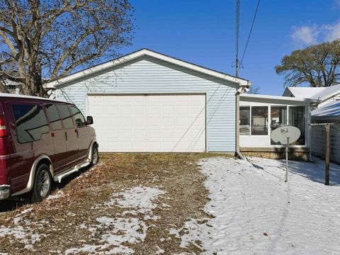 Tiny photo for 1417 W Market Street, Crawfordsville, IN 47933 (MLS # 202545491)