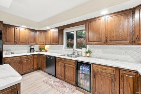 Tiny photo for 425 S Wayne Street, Bluffton, IN 46714 (MLS # 202639173)