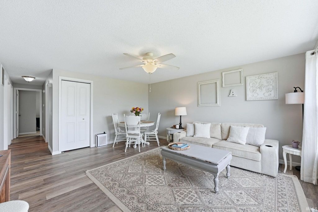 Photo of 1716 S West Point Drive, Warsaw, IN 46580 (MLS # 202614448)