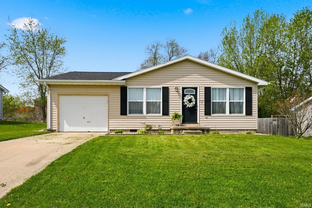 Photo of 1716 S West Point Drive, Warsaw, IN 46580 (MLS # 202614448)