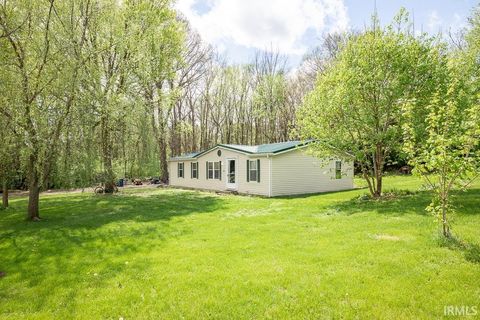 Photo of 701 W 8th Street, Marion, IN 46953 (MLS # 202613529)