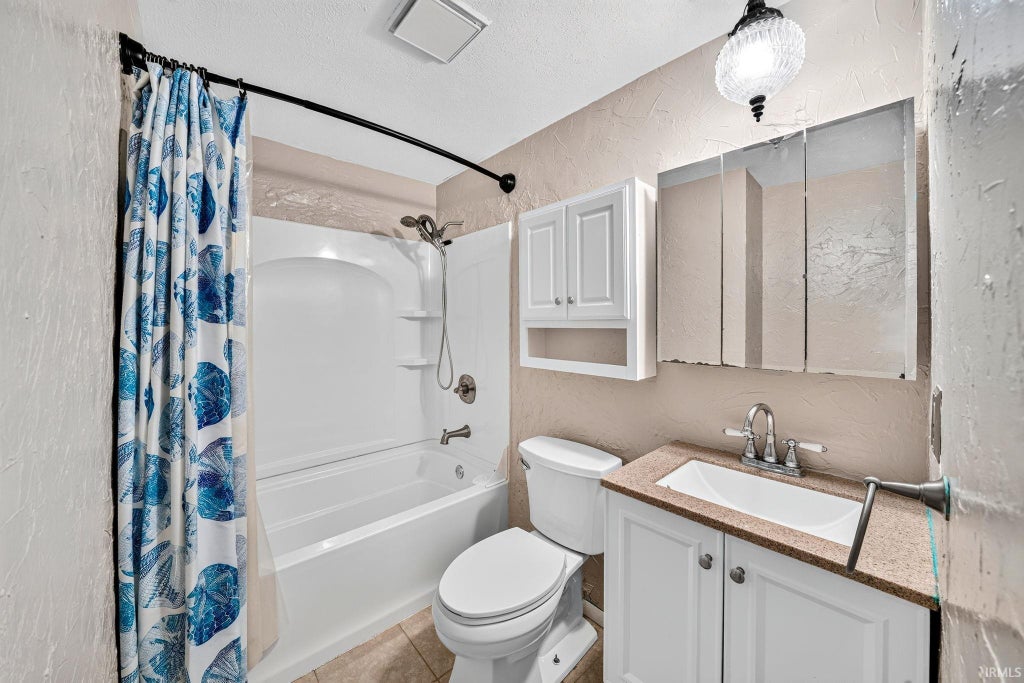 Photo of 51444 Kenilworth Road, South Bend, IN 46637 (MLS # 202636838)