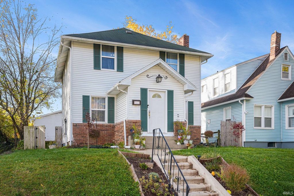 Photo of 1805 Linden Avenue, Mishawaka, IN 46544 (MLS # 202545292)