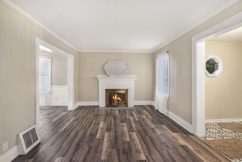 Photo of 1805 Linden Avenue, Mishawaka, IN 46544 (MLS # 202545292)