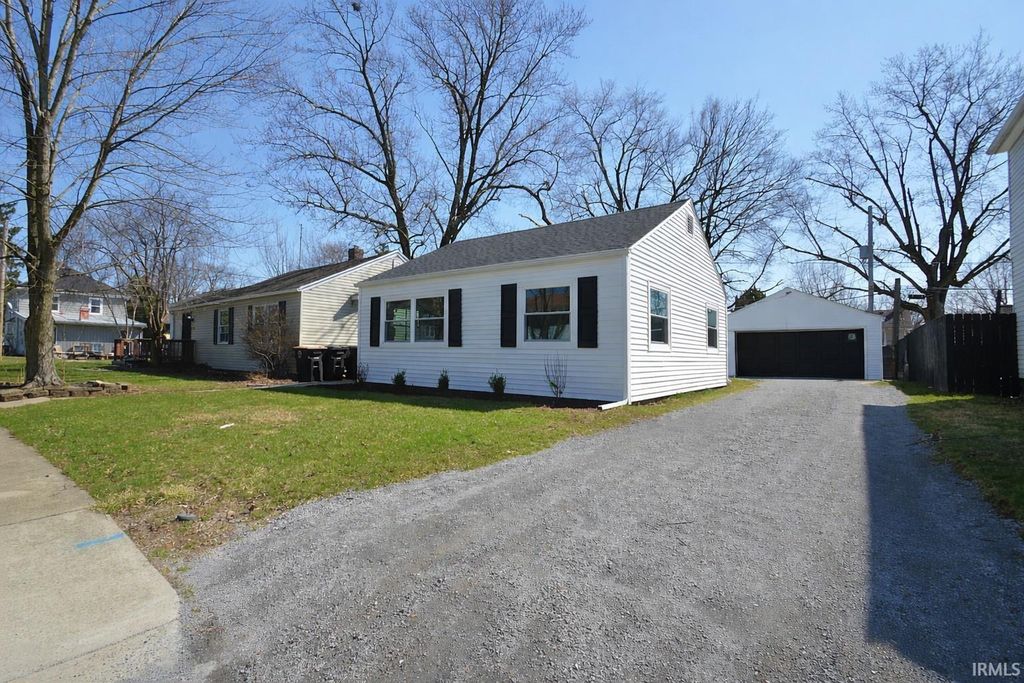 Photo of 1304 Clara Avenue, Fort Wayne, IN 46805 (MLS # 202609511)