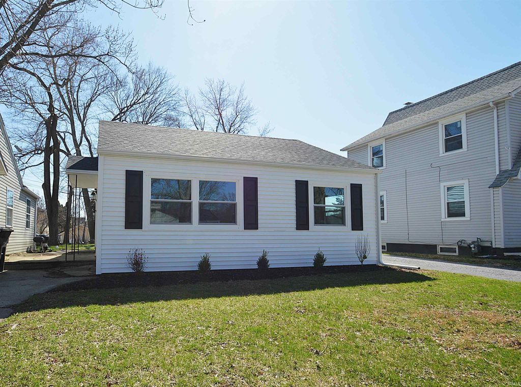 Photo of 1304 Clara Avenue, Fort Wayne, IN 46805 (MLS # 202609511)