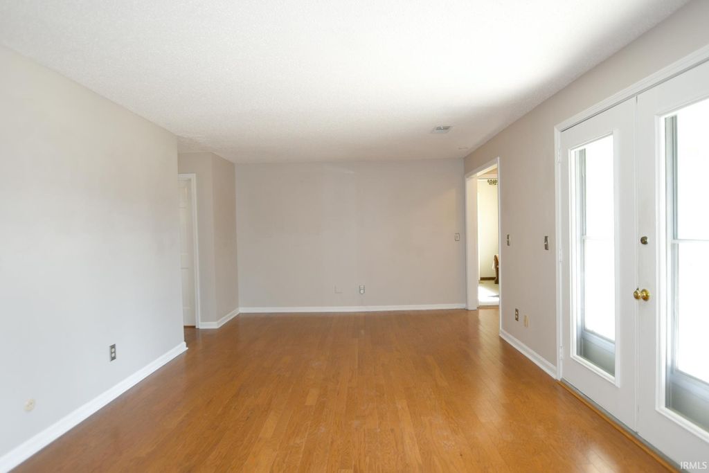 Photo of 6628 Newburgh Road, Evansville, IN 47715 (MLS # 202605282)