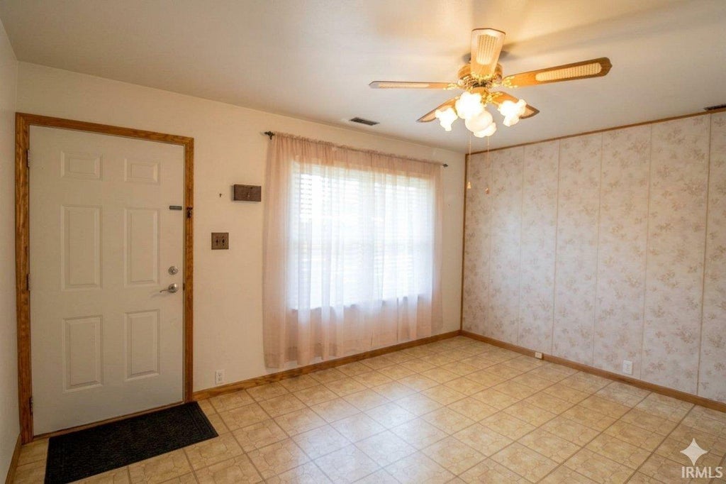 Photo of 419 Greenleaf Drive, Evansville, IN 47710 (MLS # 202635642)