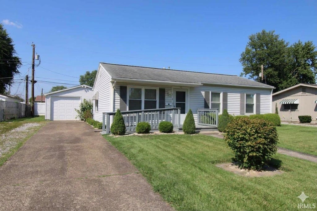 Photo of 419 Greenleaf Drive, Evansville, IN 47710 (MLS # 202635642)