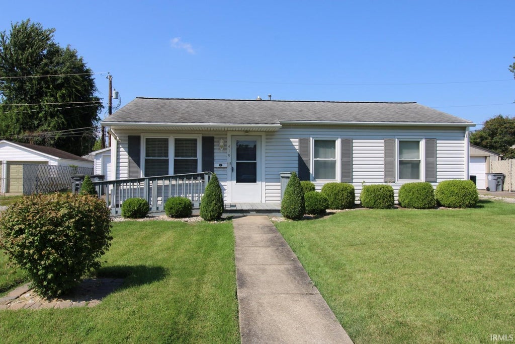 Photo of 419 Greenleaf Drive, Evansville, IN 47710 (MLS # 202635642)