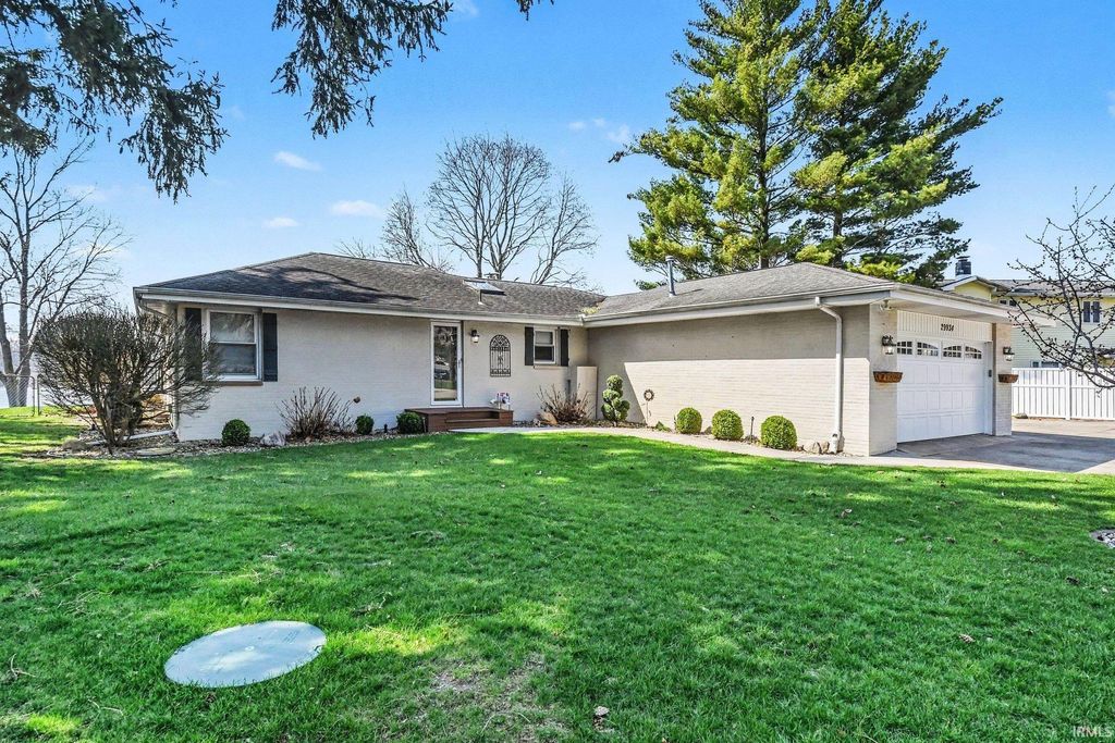 Photo of 29934 Riviera Drive, Elkhart, IN 46514 (MLS # 202611264)