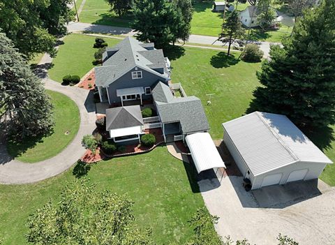 Tiny photo for 4 Apraw Road, Washington, IN 47501 (MLS # 202612334)