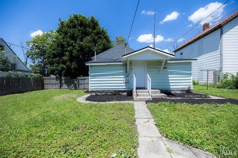 Tiny photo for 523 W Commercial Street, Hartford City, IN 47348 (MLS # 202631005)