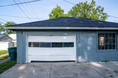 Tiny photo for 523 W Commercial Street, Hartford City, IN 47348 (MLS # 202631005)