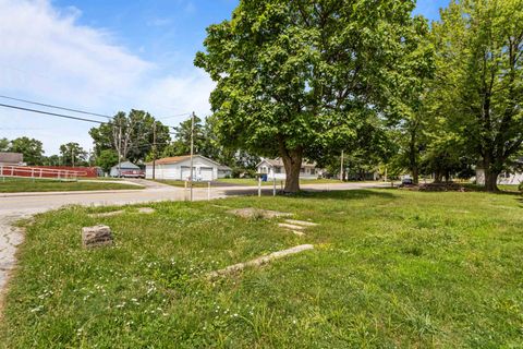 Photo of 113 W GANO Street, Kokomo, IN 46901 (MLS # 202527189) Photo of 113 W GANO Street, Kokomo, IN 46901 (MLS # 202527189)