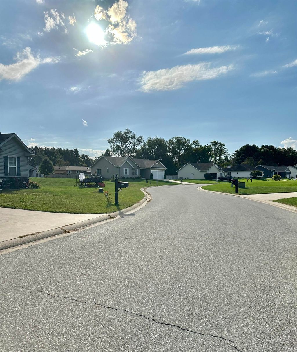 Photo of 57115 White Pine Trail, South Bend, IN 46619 (MLS # 202543079)