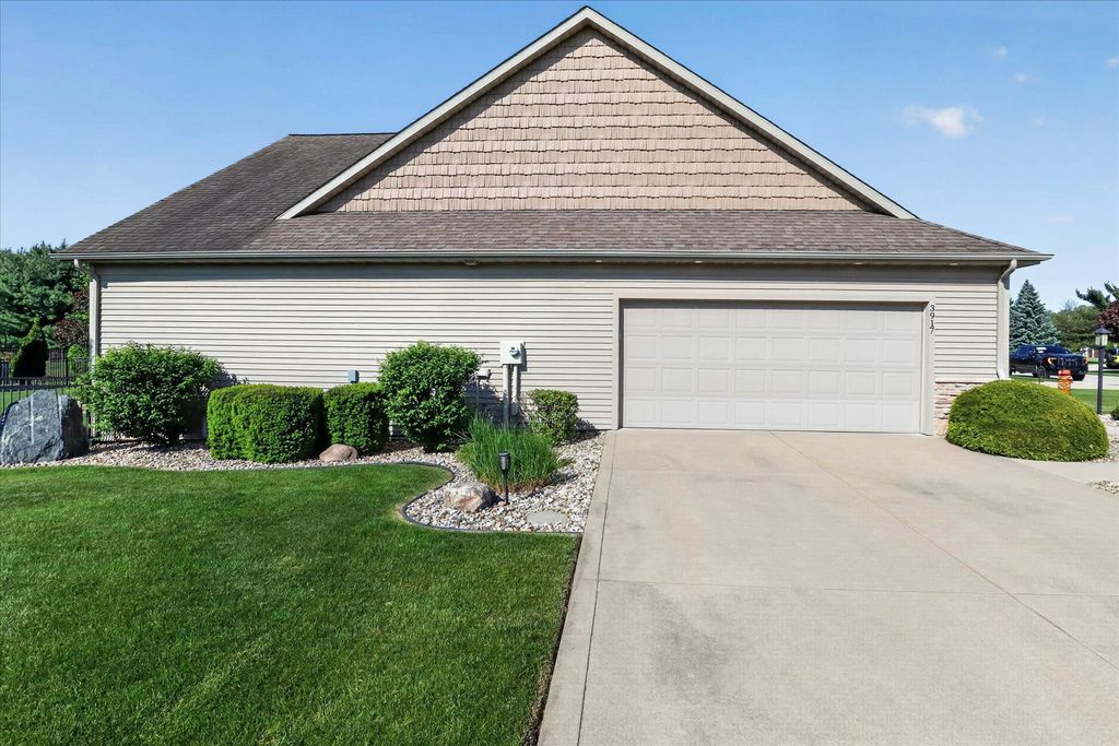 Photo of 3917 Timberstone Drive, Elkhart, IN 46514 (MLS # 202619594)