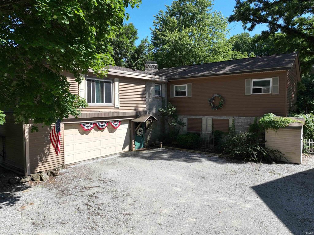 Photo of 1140 N Diamond Point Court, Monticello, IN 47960 (MLS # 202507937)