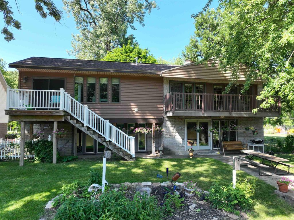 Photo of 1140 N Diamond Point Court, Monticello, IN 47960 (MLS # 202507937)