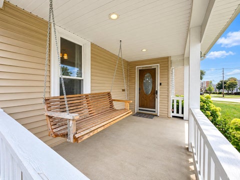 Tiny photo for 902 N Webster Street, Kokomo, IN 46901 (MLS # 202641245)